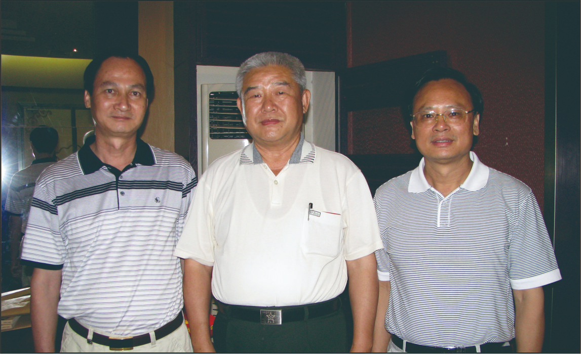 廣西區(qū)發(fā)改委領(lǐng)導(dǎo)陪同中國(guó)人民解放軍總參謀部政治部主任賈雪陽(yáng)軍（照片中）到公司實(shí)地考察，并給予“好安節(jié)電器”高度評(píng)價(jià)